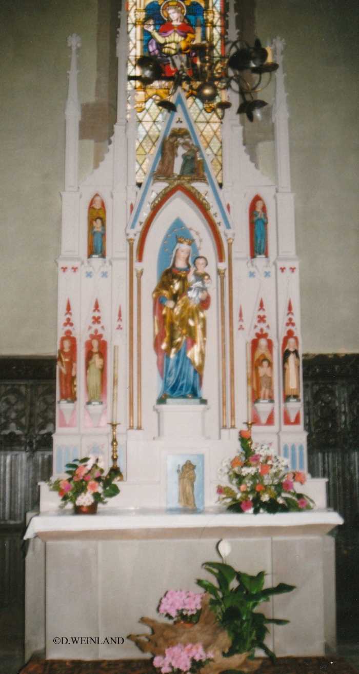 Autel de la Vierge en bois peint